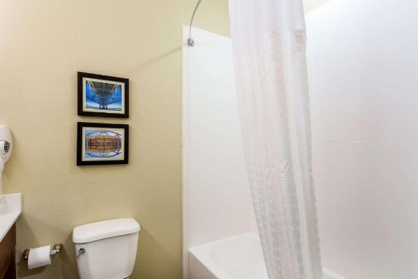 Comfort Inn & Suites Airport image 23