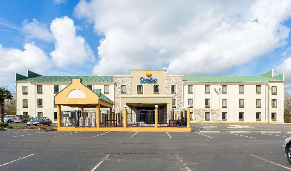 Comfort Inn & Suites Airport Main image